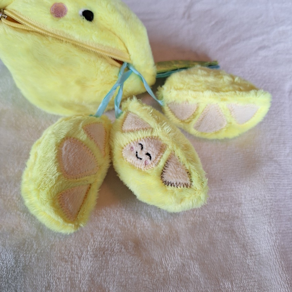 2020 Manhattan Toy Lemon Zipper with Slices Baby Rattle Crinkle Toy Plush - Picture 2 of 7